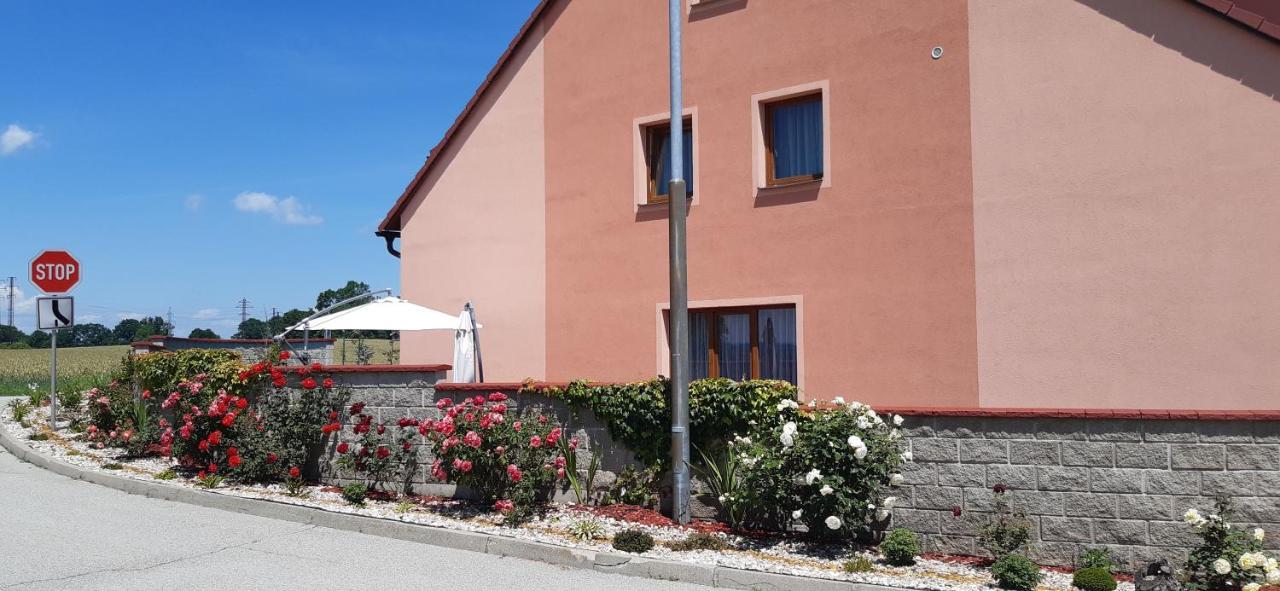 Wellness Penzion Palice Jindrichuv Hradec Luaran gambar